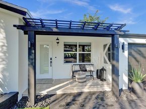 913 S Lakeside Place, Lantana FL 33462