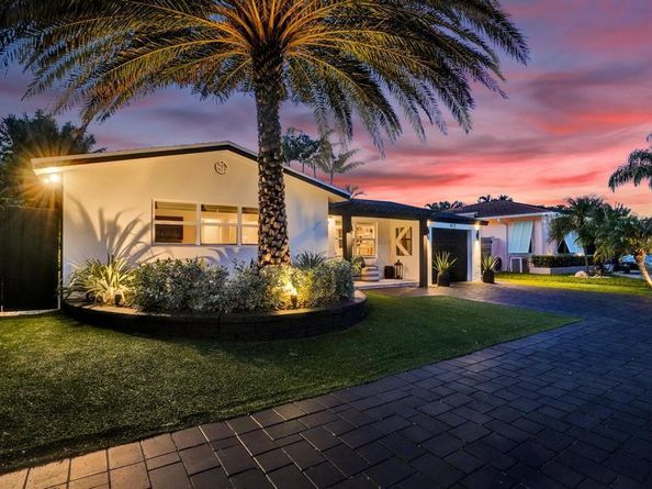 913 S Lakeside Place, Lantana FL 33462