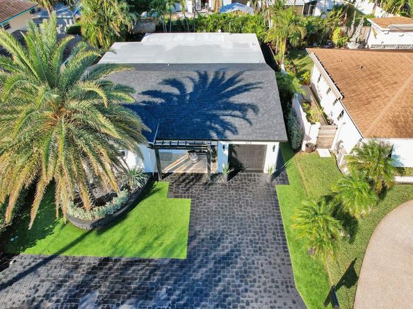 913 S Lakeside Place, Lantana FL 33462