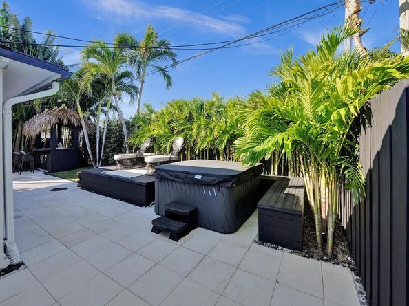 913 S Lakeside Place, Lantana FL 33462