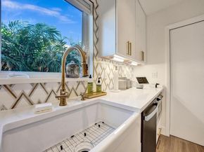 913 S Lakeside Place, Lantana FL 33462