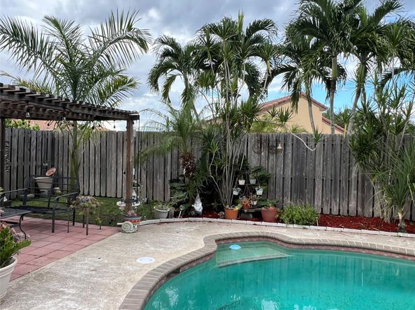 12757 NW 11th Ct, Sunrise FL 33323