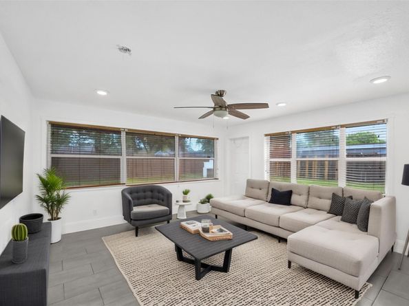 7021 Park St, Hollywood FL 33024