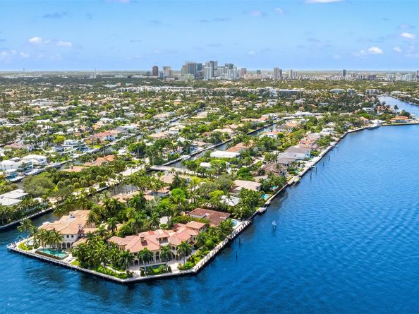 2701 Aqua Vista Blvd, Fort Lauderdale FL 33301