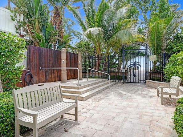 3206 Robbins Rd, Pompano Beach FL 33062