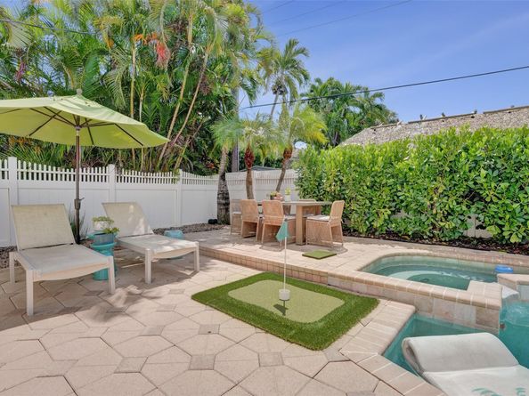 3206 Robbins Rd, Pompano Beach FL 33062