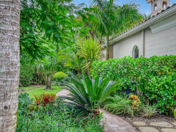 105 Remo Place, Palm Beach Gardens FL 33418