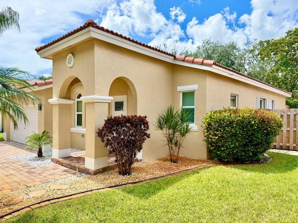 3815 NW 43rd Ter, Coconut Creek FL 33073