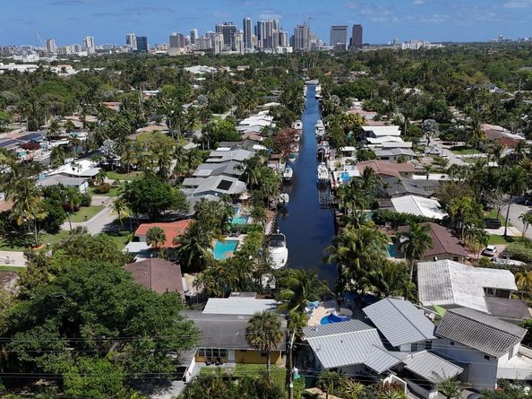 1733 SW 5th Court, Fort Lauderdale FL 33312