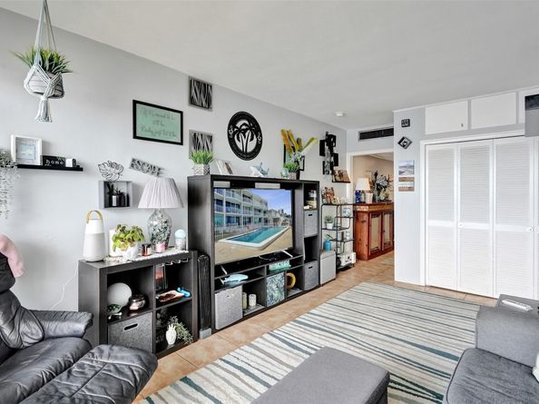 2508 Bay Dr 303, Pompano Beach FL 33062