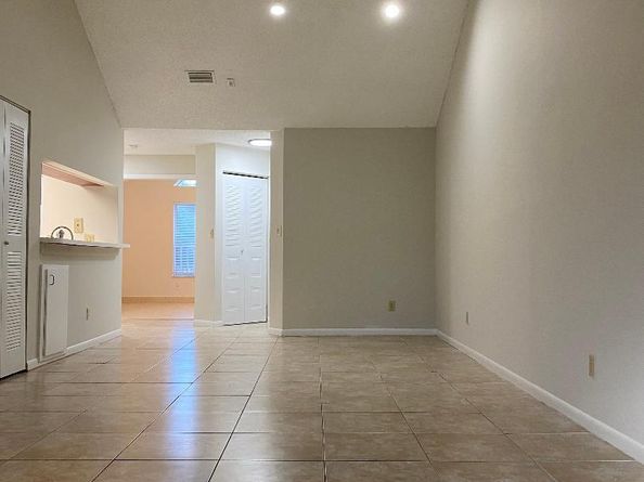 1027 Coral Club Dr 1027, Coral Springs FL 33071