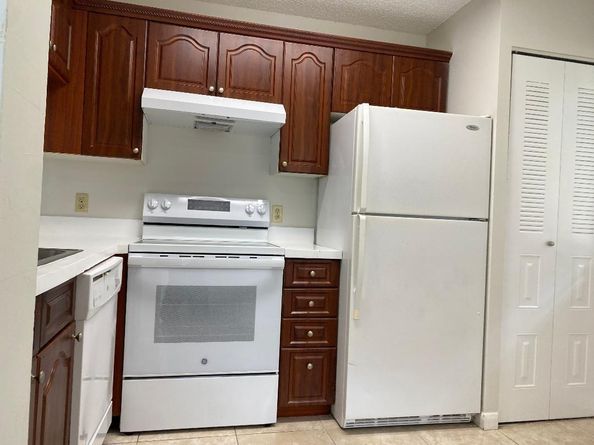 1027 Coral Club Dr 1027, Coral Springs FL 33071