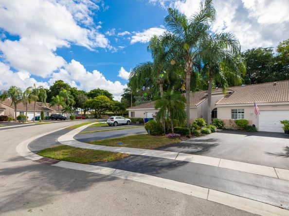 11632 SW 19th St, Miramar FL 33025