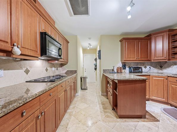 900 Cypress Ter V 61, Pompano Beach FL 33069