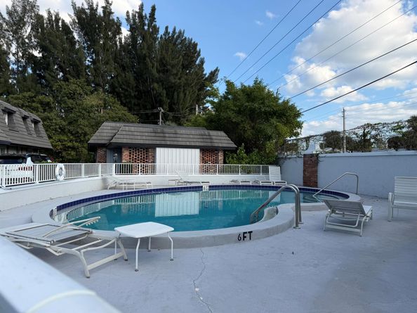 419 Pine Tree Court 20, Atlantis FL 33462