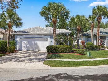 9082 Bay Point Cir Circle