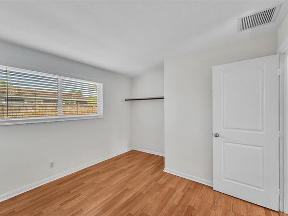 5940 NE 1st Ter, Oakland Park FL 33334