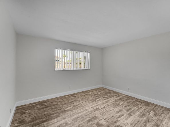 5940 NE 1st Ter, Oakland Park FL 33334