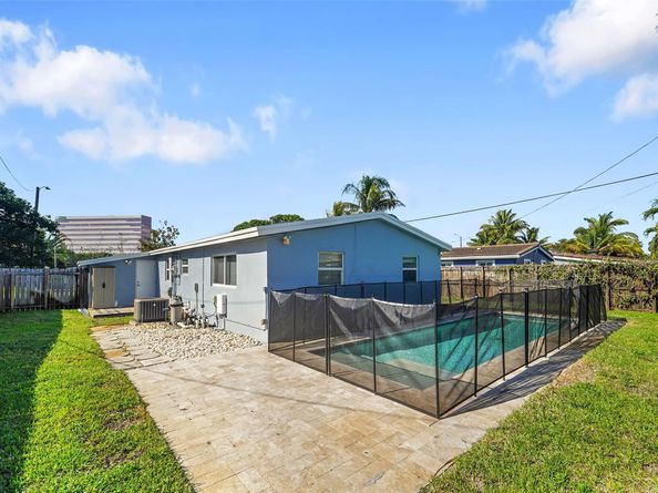 5940 NE 1st Ter, Oakland Park FL 33334