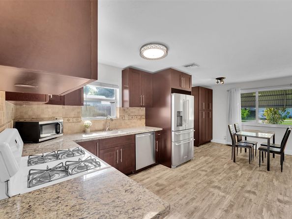 5940 NE 1st Ter, Oakland Park FL 33334