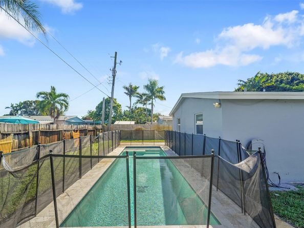 5940 NE 1st Ter, Oakland Park FL 33334