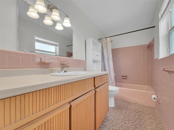 5940 NE 1st Ter, Oakland Park FL 33334