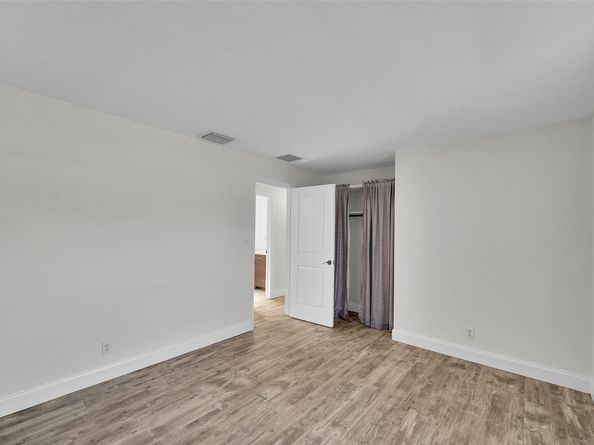 5940 NE 1st Ter, Oakland Park FL 33334