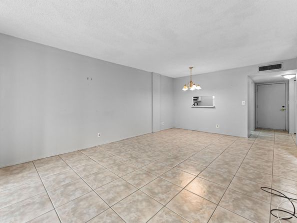 2650 NW 49th Avenue 422, Lauderdale Lakes FL 33313