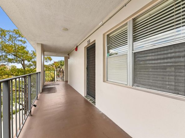 2650 NW 49th Avenue 422, Lauderdale Lakes FL 33313