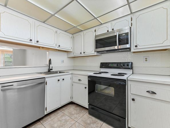 2650 NW 49th Avenue 422, Lauderdale Lakes FL 33313