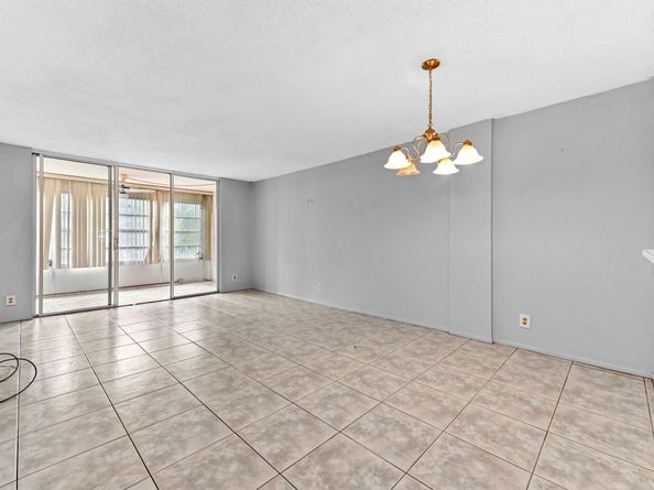 2650 NW 49th Avenue 422, Lauderdale Lakes FL 33313