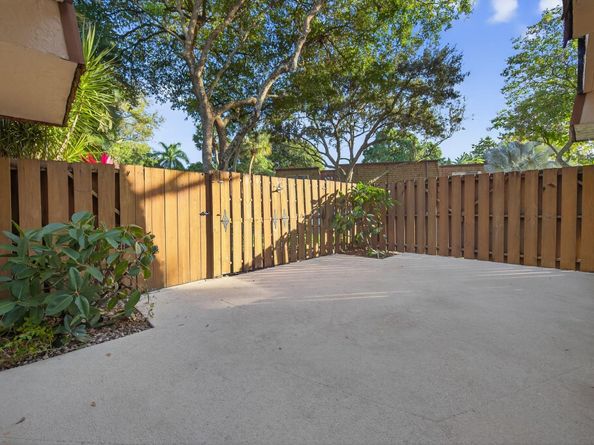 9110 SW 22nd Ct D4, Fort Lauderdale FL 33324