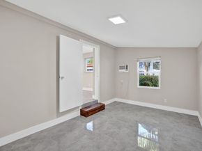 831 NE 58th Street, Oakland Park FL 33334