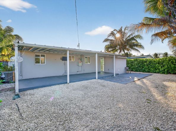 831 NE 58th Street, Oakland Park FL 33334