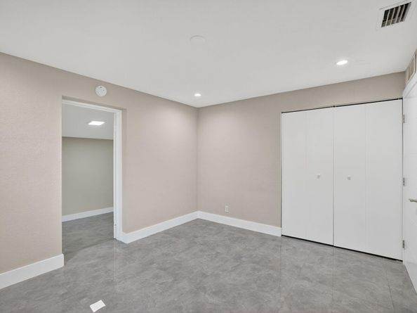 831 NE 58th Street, Oakland Park FL 33334