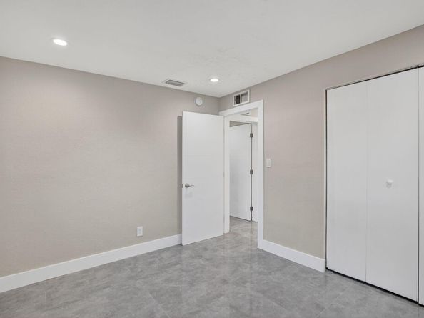 831 NE 58th Street, Oakland Park FL 33334