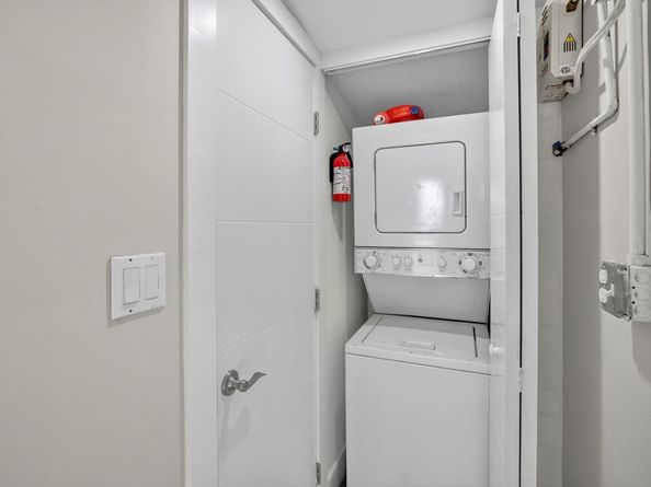 831 NE 58th Street, Oakland Park FL 33334