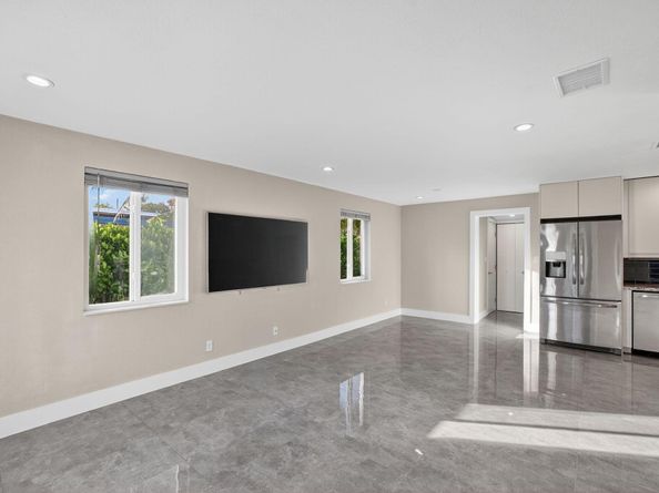 831 NE 58th Street, Oakland Park FL 33334