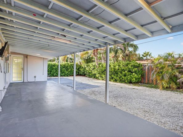 831 NE 58th Street, Oakland Park FL 33334