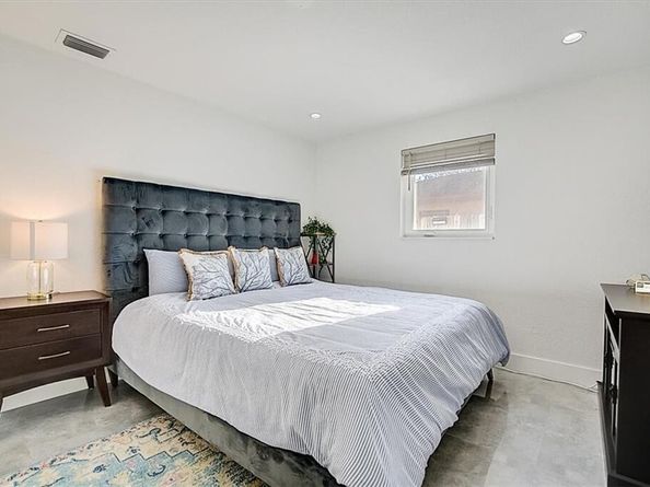 831 NE 58th Street, Oakland Park FL 33334