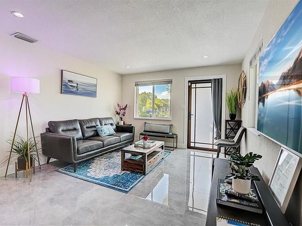 831 NE 58th Street, Oakland Park FL 33334