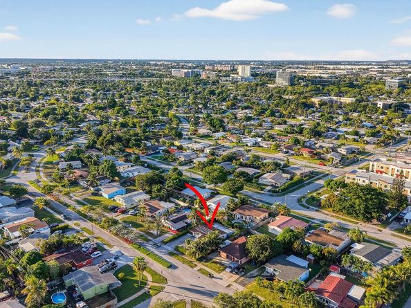 831 NE 58th Street, Oakland Park FL 33334