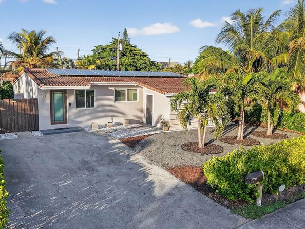 831 NE 58th Street, Oakland Park FL 33334