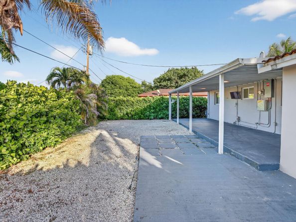 831 NE 58th Street, Oakland Park FL 33334