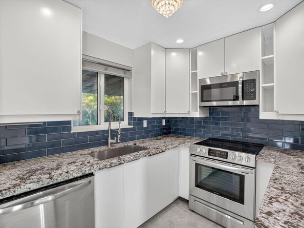 831 NE 58th Street, Oakland Park FL 33334