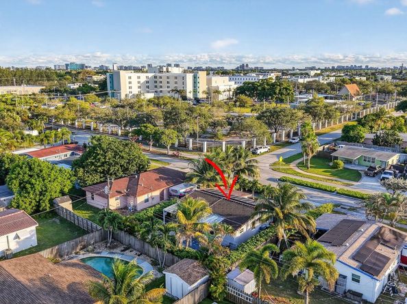 831 NE 58th Street, Oakland Park FL 33334