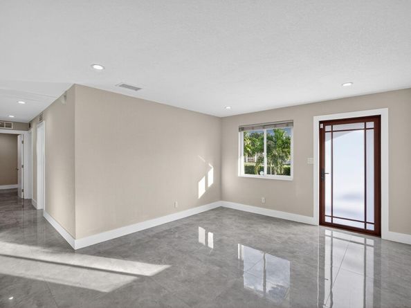 831 NE 58th Street, Oakland Park FL 33334