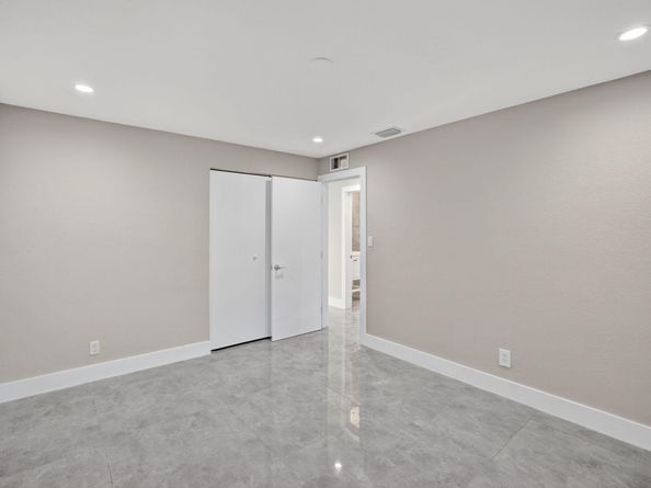 831 NE 58th Street, Oakland Park FL 33334