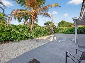 831 NE 58th Street, Oakland Park FL 33334