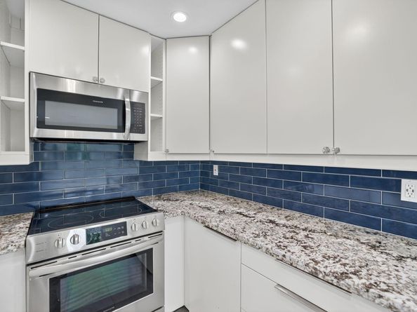 831 NE 58th Street, Oakland Park FL 33334